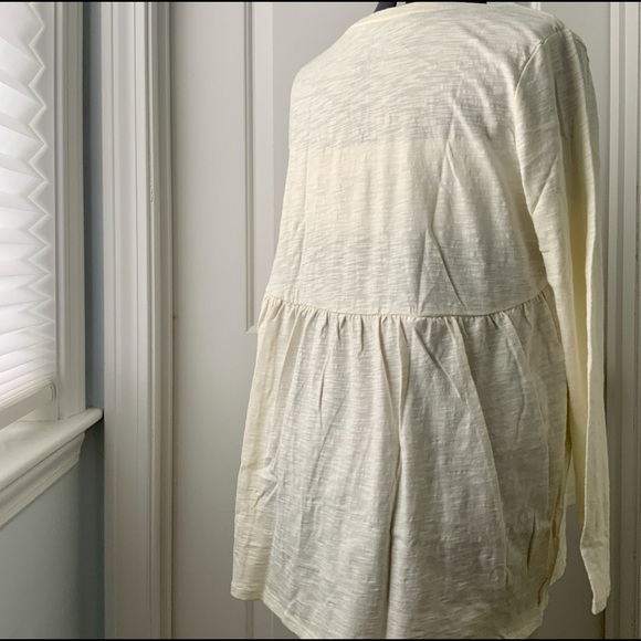 Cream Scoopneck Peplum Back Long Sleeve Top NWT - Picture 3 of 8